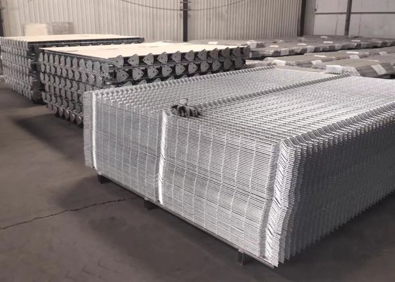 50x150mm 3D décoratif ont courbé le fil soudé Mesh Fence Panels Rodent Proof