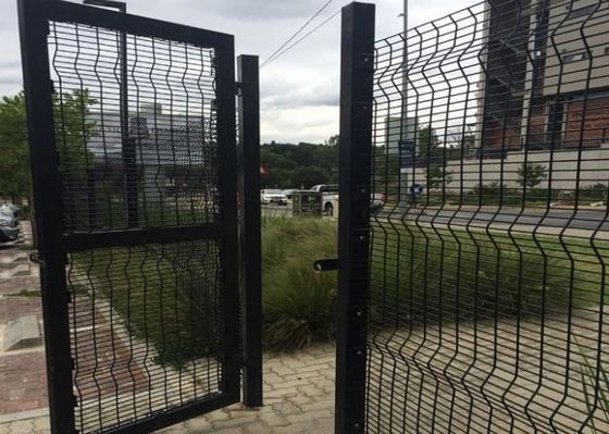 La haute sécurité Nylofor 6ft 3D modelant le PVC a enduit l'anti barrière de la montée 358