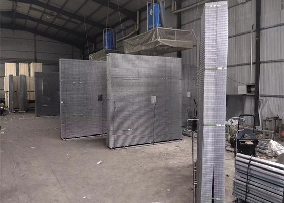 PVC résistant à la chaleur 3x3 a soudé le fil Mesh For Garden Fence Panel