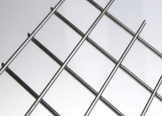 Panneaux de clôture en treillis de soudure de 50x75 mm galvanisés ou en PVC