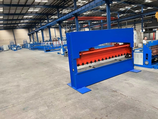 Machine de pliage de treillis métalliques de 3 m de largeur pour les panneaux de clôture à treillis courbés