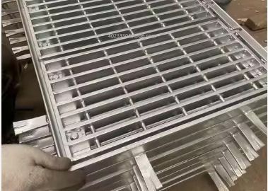 LTA Rampes de conduite Couverture de grille ou drainage S275jr Couverture de tranchée de grille Electroplate pour drainage
