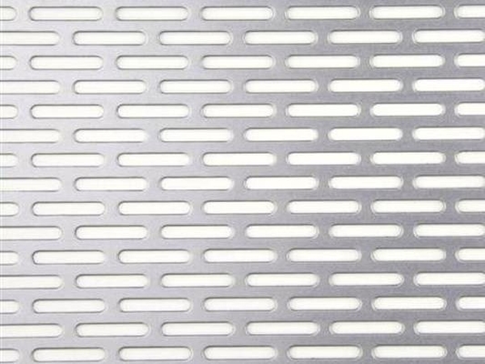 Fermeture en acier galvanisé perforé avec des dimensions de 1,2 x 2,4 m