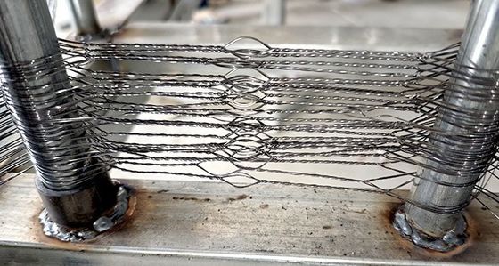 Des obstacles en acier discrets Putanka MZP avec un périmètre de 10 m