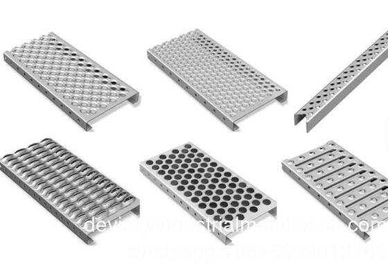 Résistant à la corrosion à haute performance Bouche de crocodile perforée poignée de sécurité soutènement soudé grille antidérapant pour raffineries de pétrole / puissance