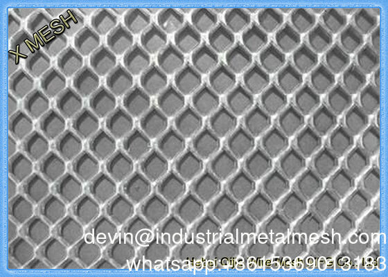 Couche en poudre de PVC Maillage métallique étendu ISO Galvanisé Maillage métallique étendu Fabrication de maillage décoratif