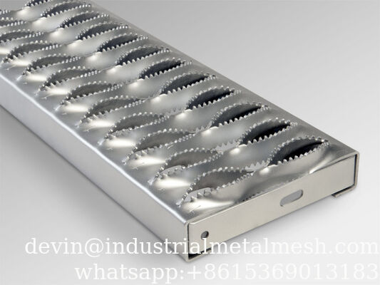 Bouche de crocodile d'aluminium plat Escaliers antidérapants Trottoir de planche Panneau de planche Toit Emprise de diamant Strut Grille de sécurité