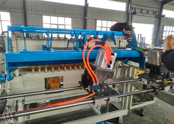 Type lourd renforçant la machine de maille pour la taille de trou du panneau 2.5cm-150cm de grillage