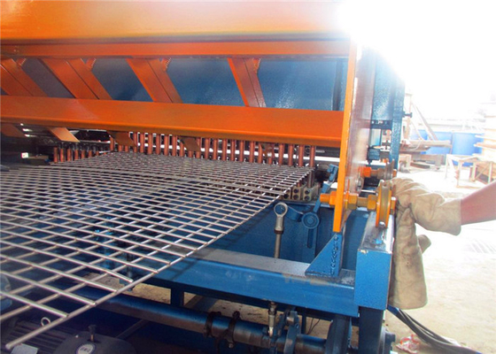 La machine de maillage de soudure d'arme semi-automatique avec le fil se redressent et découpeuse