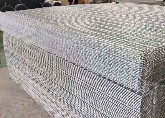 la barrière incurvée par grillage de recourbement du fer 3D travaillé lambrisse le domaine clôturant la décoration de jardin