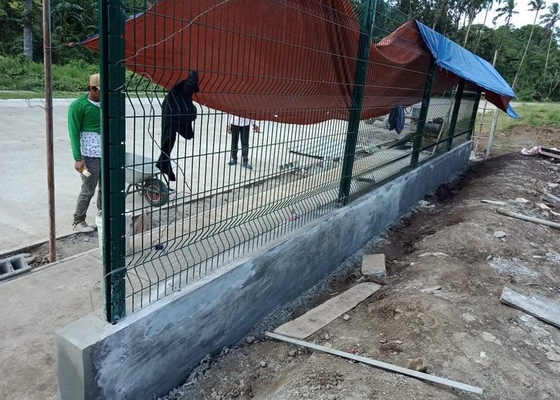 La sécurité soudée de grillage a courbé le panneau de la barrière 3D enduit par poudre de PVC de barrière en métal